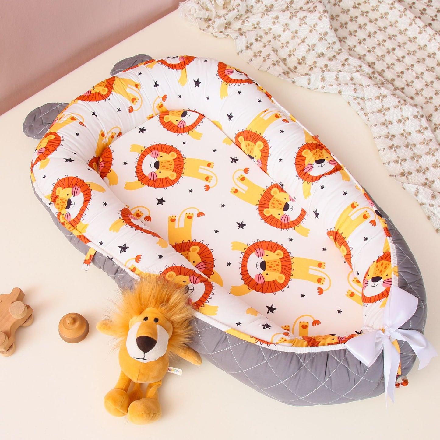 Fashionable Portable Removable And Washable Baby Bed Can Be Folded Out