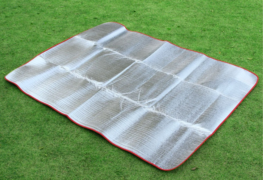 Outdoor Moisture-Proof Mat – Single-Sided Aluminium Foil Camping & Picnic Blanket (1.5 × 2m)