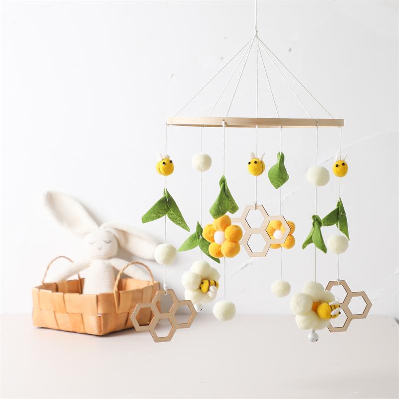 Bee Flower Bed Bell Stroller Bed Toy Newborn Baby Rattle Hanging Honeycomb Soothing Wind Chimes