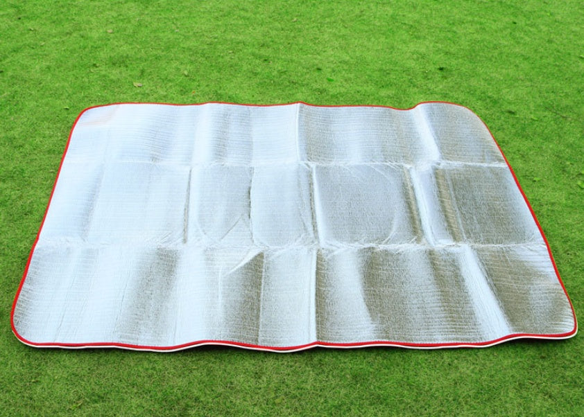 Outdoor Moisture-Proof Mat – Single-Sided Aluminium Foil Camping & Picnic Blanket (1.5 × 2m)