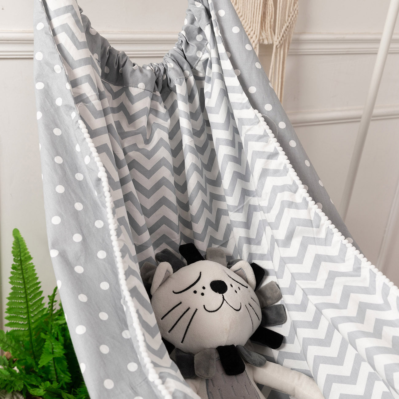 Cozy Children’s Indoor/Outdoor Hammock – Soft Hanging Baby Swing Basket for Play & Relaxation