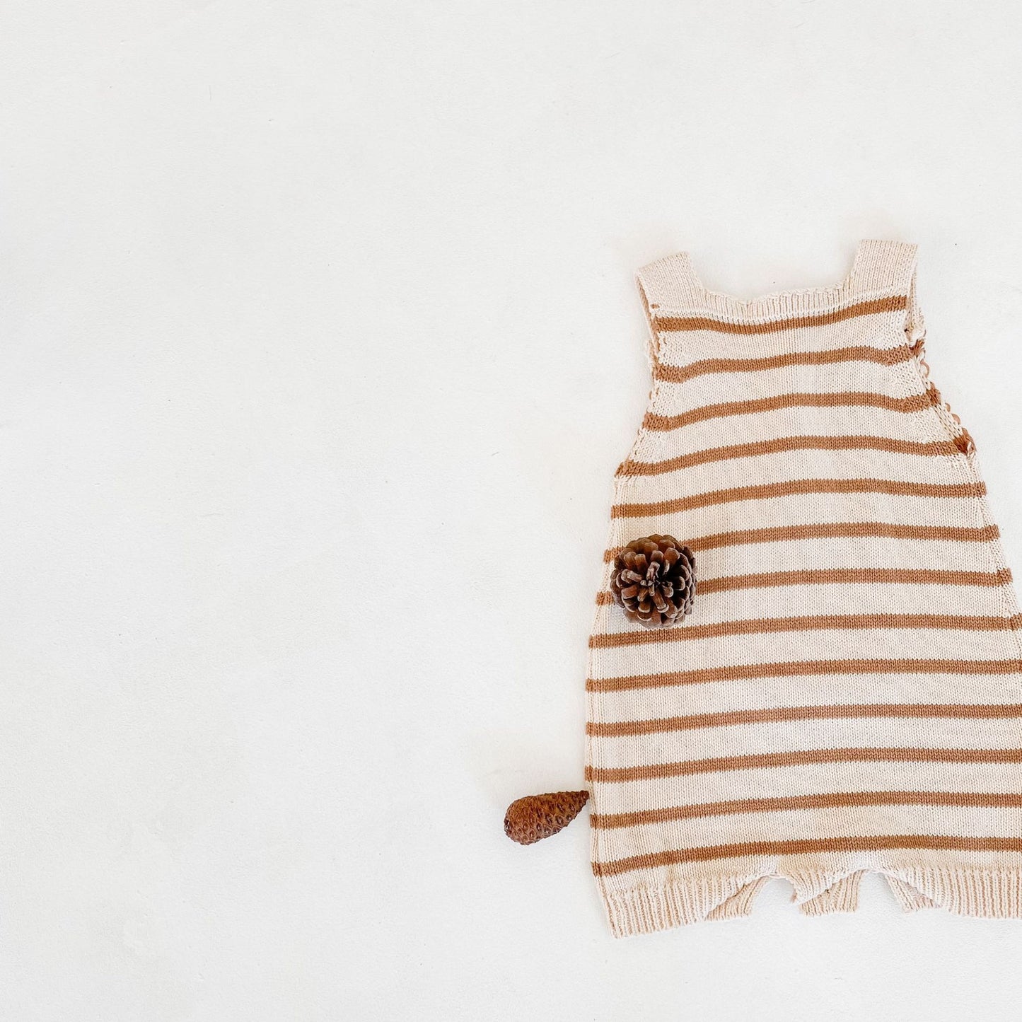 Knitted woolen jumpsuit for babies and infants