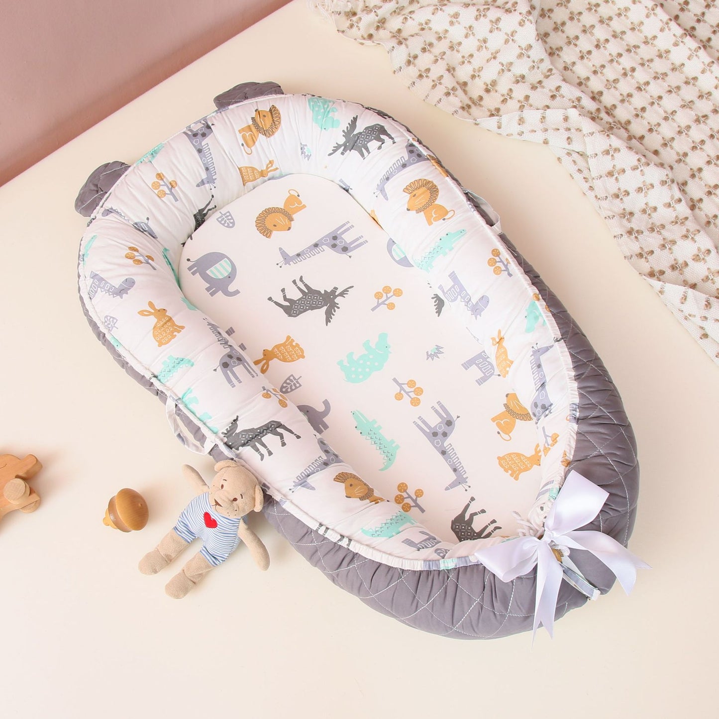 Fashionable Portable Removable And Washable Baby Bed Can Be Folded Out