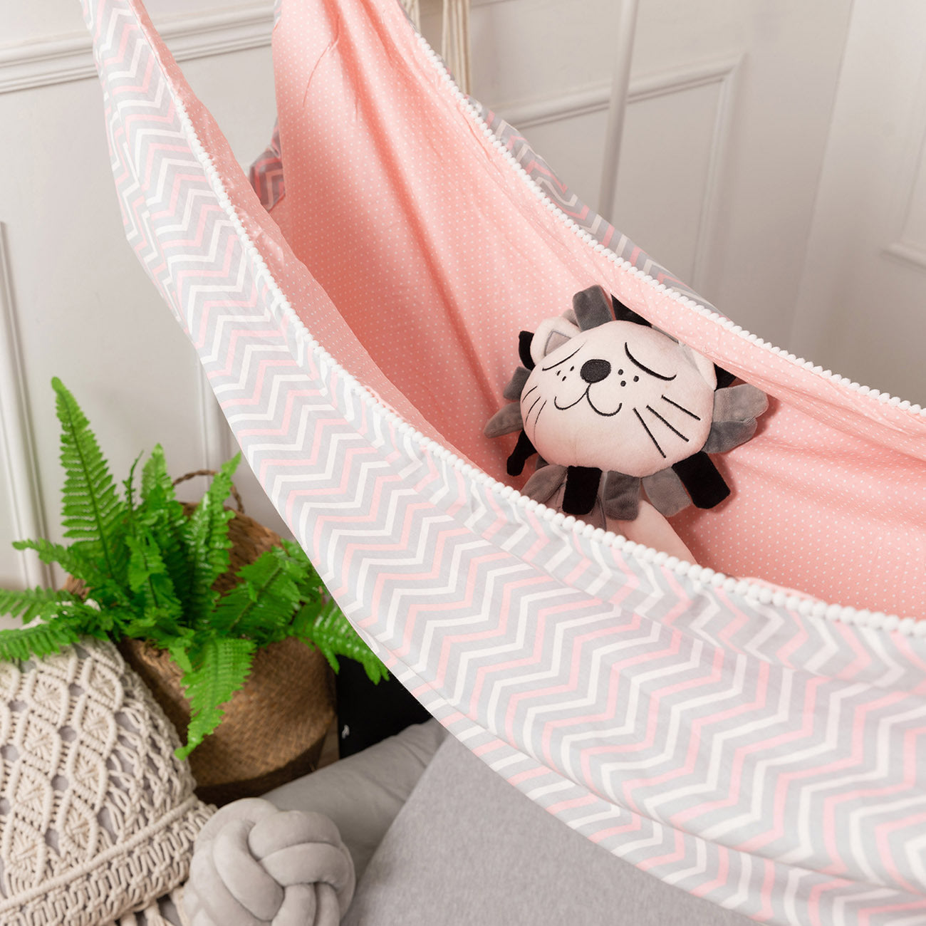Cozy Children’s Indoor/Outdoor Hammock – Soft Hanging Baby Swing Basket for Play & Relaxation